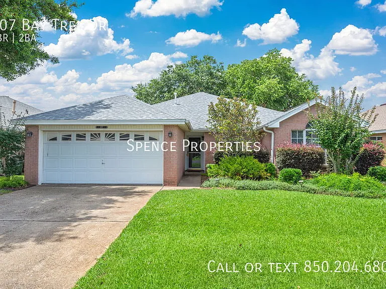 107 Bay Tree Dr — Photo 1