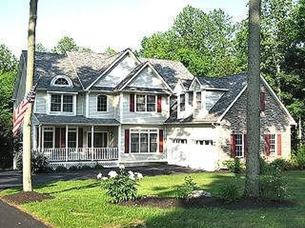 37 Barrett Hill Rd, Hopewell Junction, NY 12533