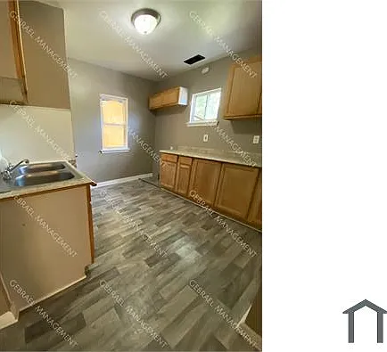 3214 S Grand Traverse St — Photo 4