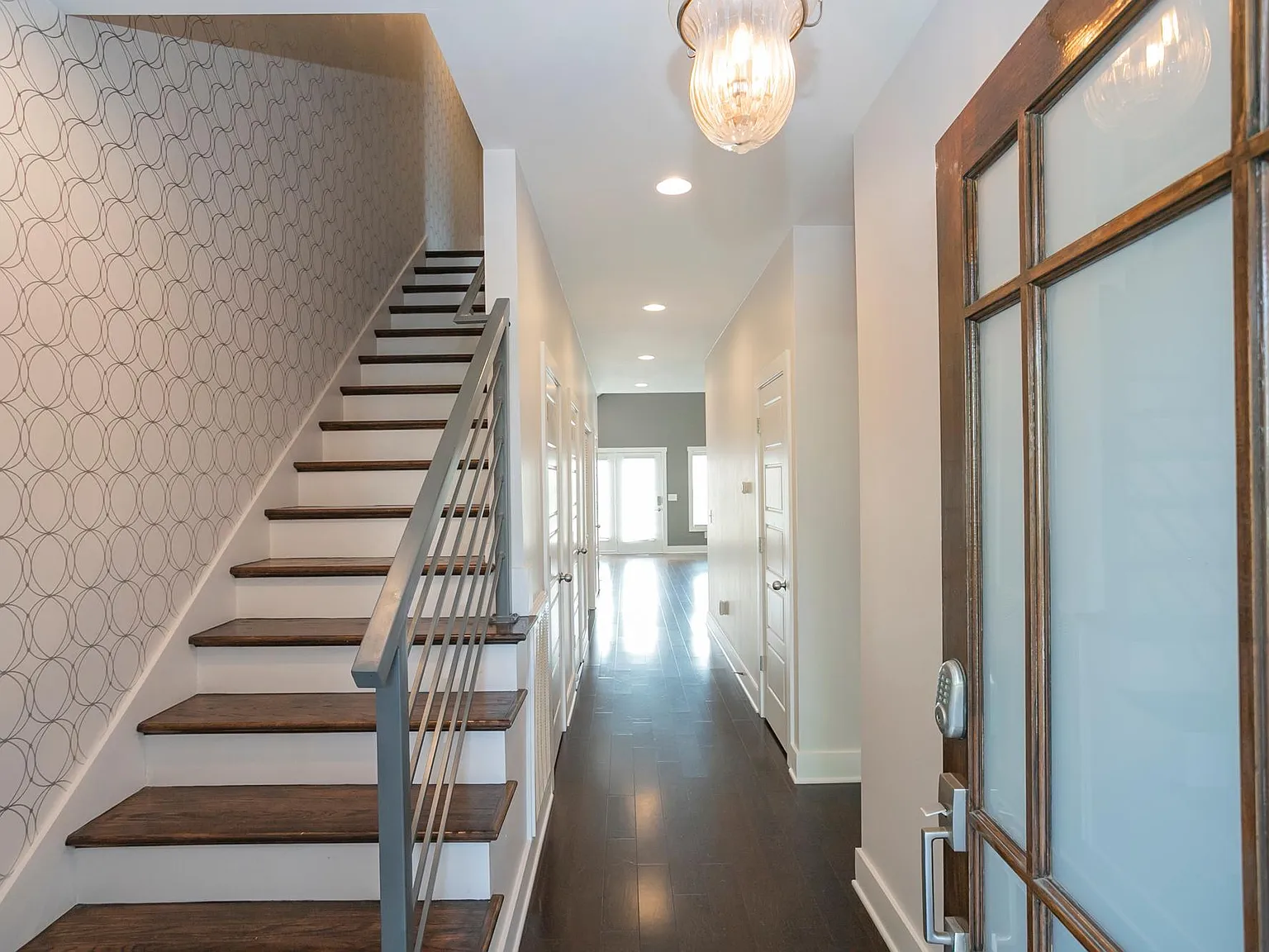 4 bed, 2.5 bath, 2615 sqft, $4,300 — Photo 2