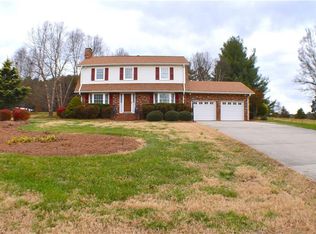 1815 Darwick Rd, Winston Salem, NC 27127