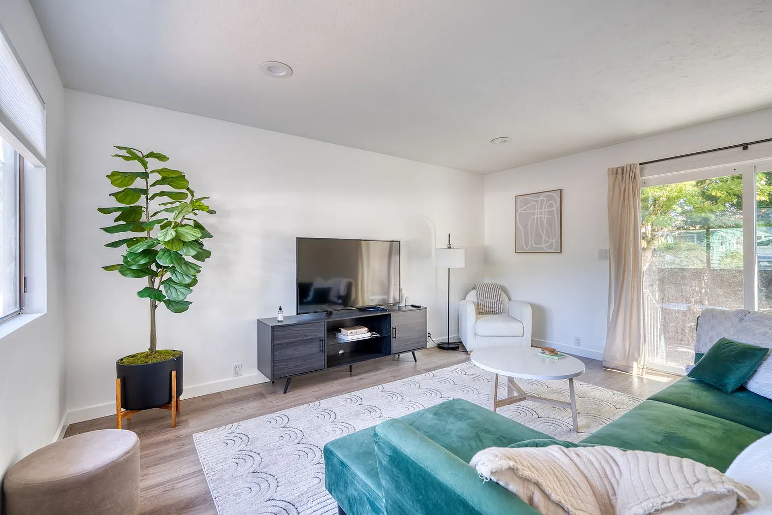 2 bed, 2.0 bath, 1194 sqft, $3,484 — Photo 2