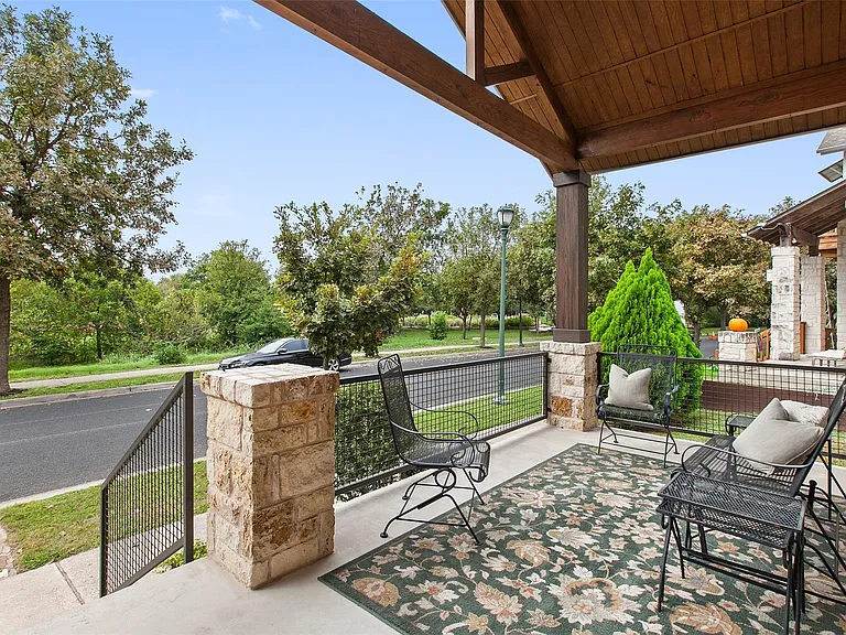 2516 Tom Miller St — Photo 2