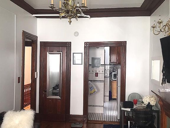 4th image of 18 W 71st St APT 8