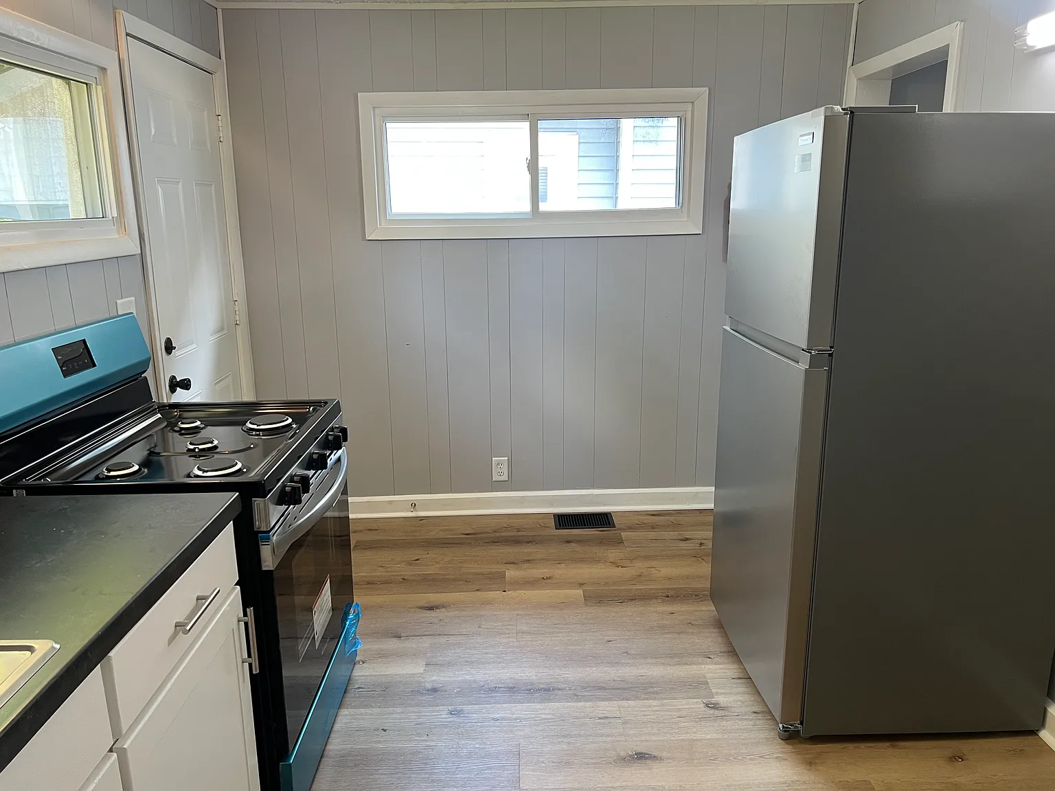 5 bed, 2100 sqft, $2,495 — Photo 3