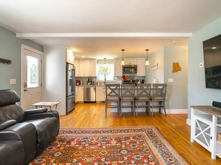 15 Doran Ave — Photo 5