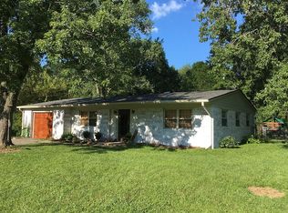 631 Lakeview Dr, Zionsville, IN 46077