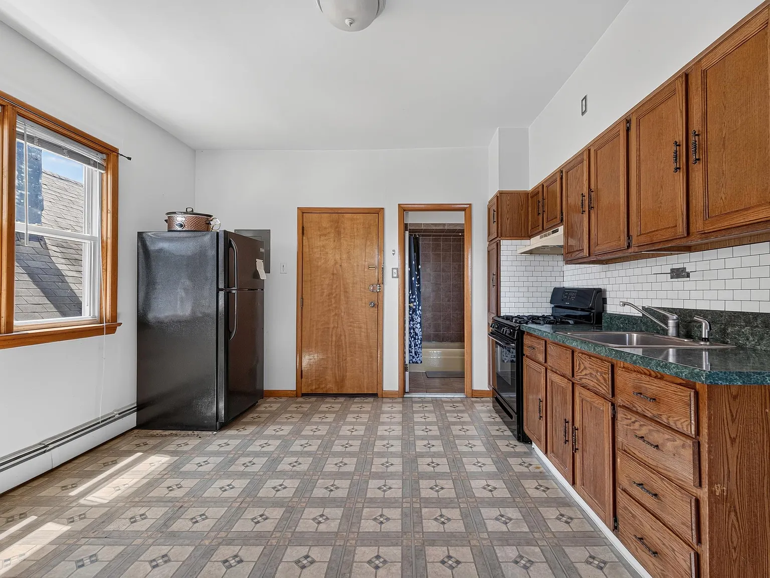 2 bed, 1.0 bath, $1,700 — Photo 2