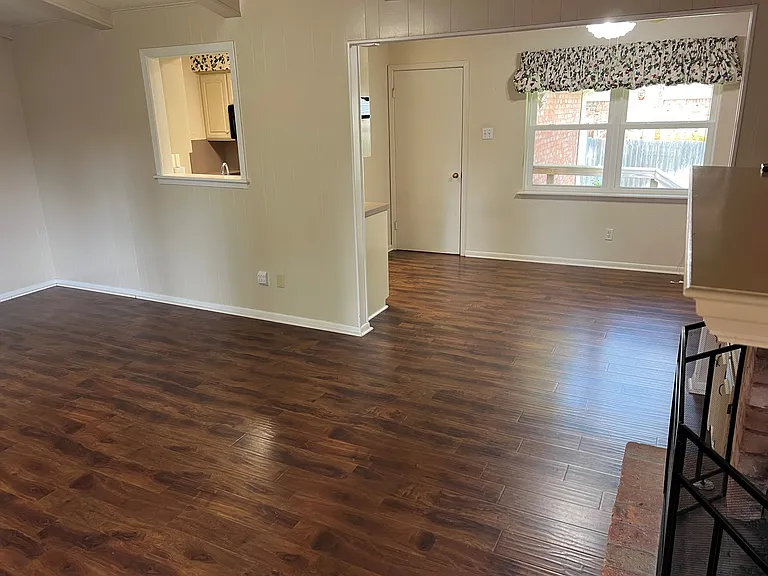 1918 Courtney Dr — Photo 8