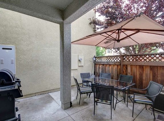 5th image of 6055 Camden Cir
