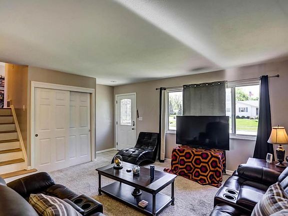 3rd image of 6420 Balsam Dr