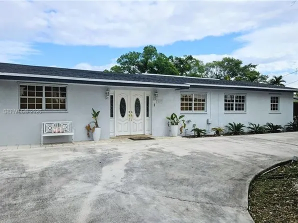 10351 49th Main St, Miami, FL 33165