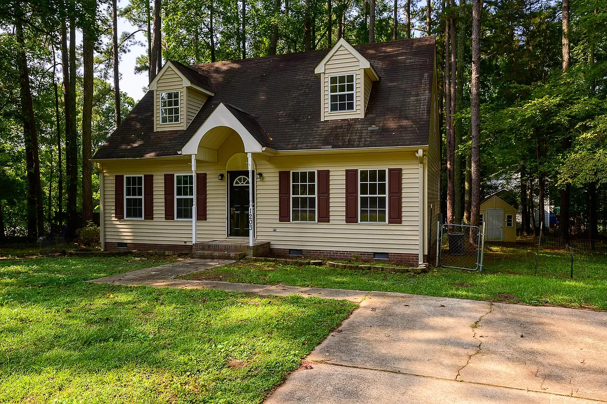 Building Photo - 1203 Fernridge Dr
