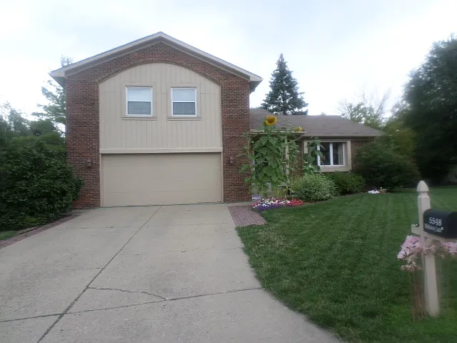 5548 Whirlaway Ln photo 1
