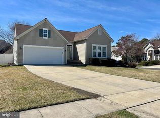 2 Teakwood Ln, Sicklerville, NJ 08081