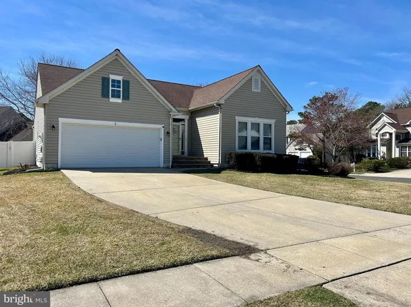 2 Teakwood Ln, Sicklerville, NJ 08081