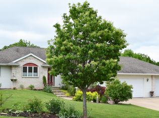 1335 Gail Dr, Green Bay, WI 54311