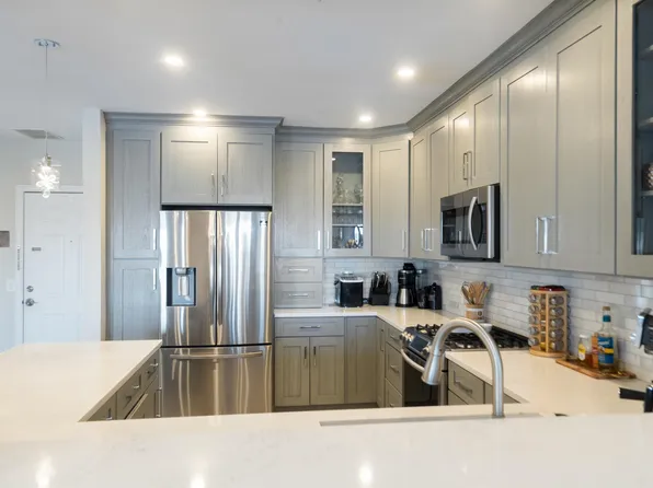 302 The Promenade image 20 of 48