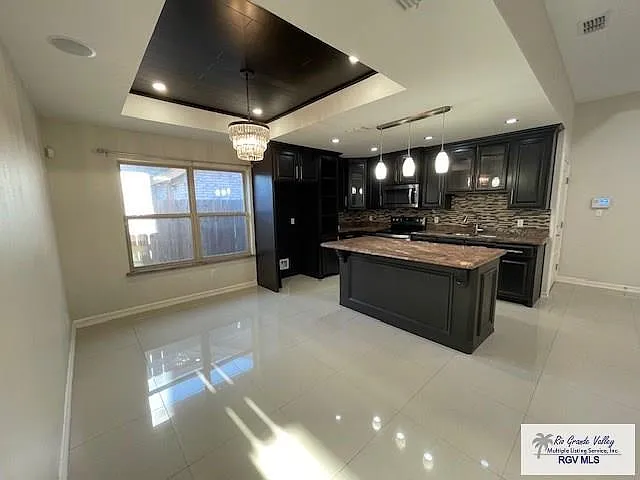 3 bed, 2.5 bath, 1709 sqft, $1,900 — Photo 3
