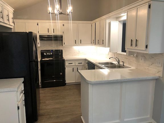 4th image of 1808 Oakcreek Dr