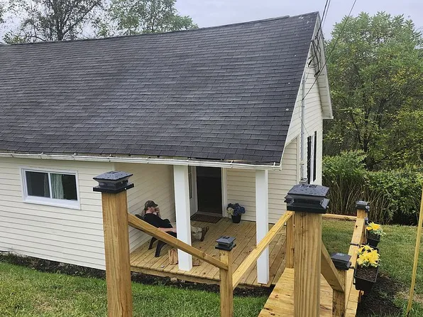 237 S 1st St, Shinnston, WV 26431