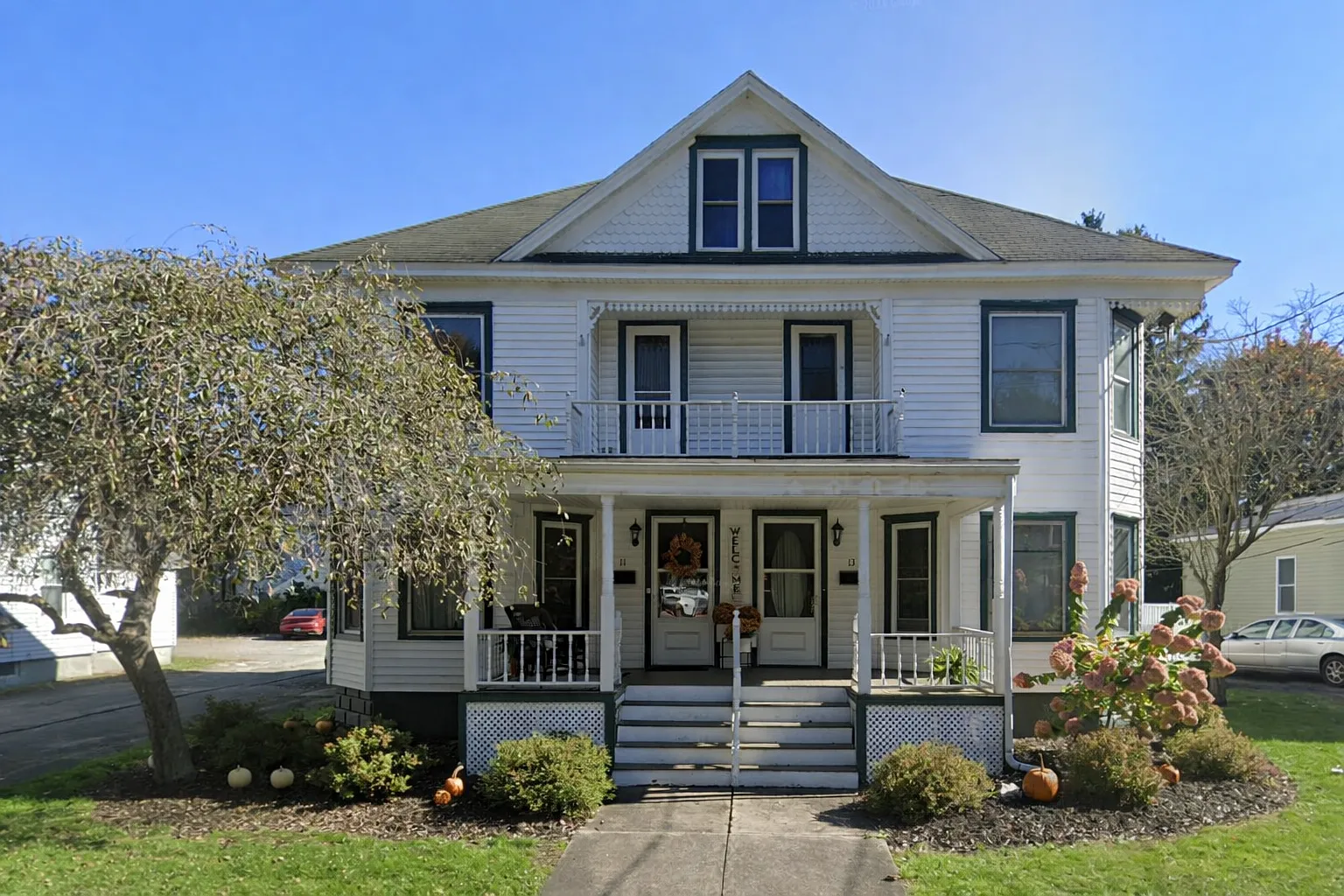 3 bed, 1.5 bath, 1920 sqft, $1,995 — Photo 1