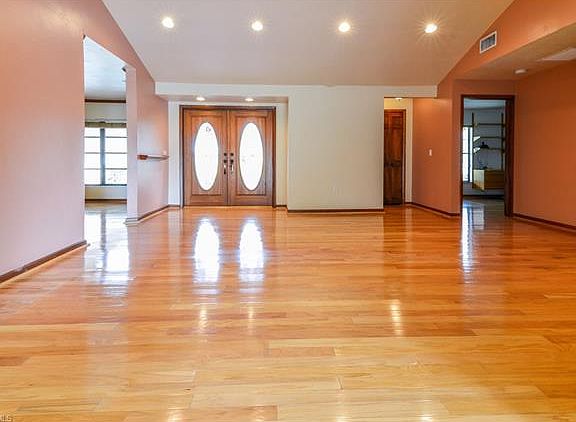 3rd image of 3816 Hidden Acres Cir N