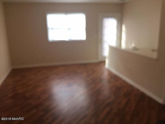 5th image of 316 Fruit St