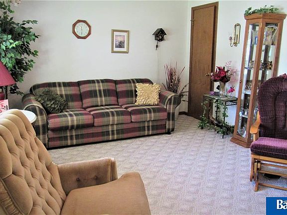 4th image of 4921 Claire Ave