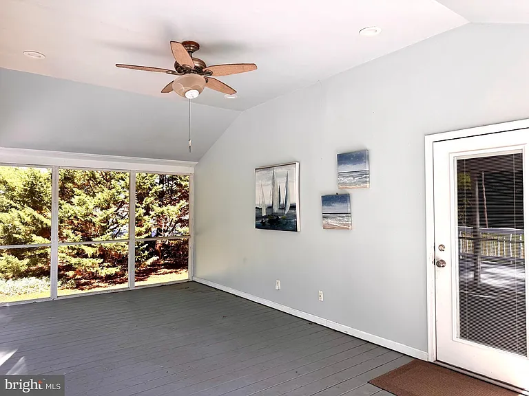 90 Avondale Cir — Photo 25
