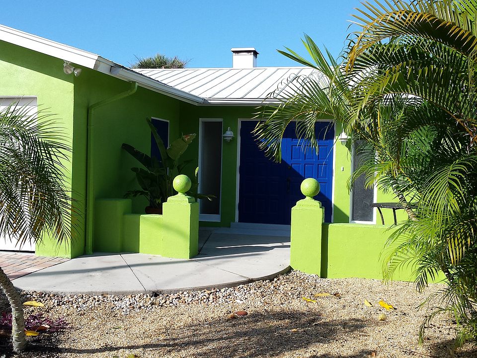 1st image of 321 Avenida Leona