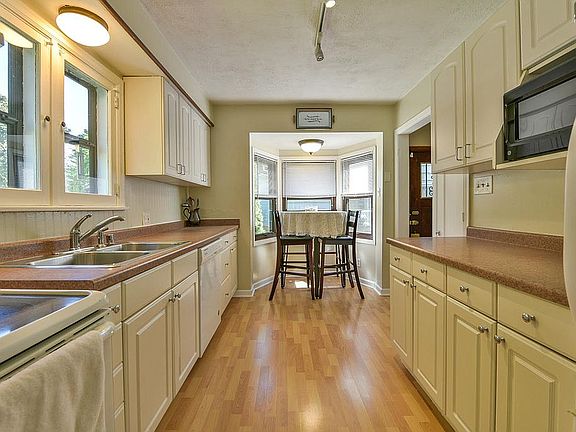 5th image of 4889 N Navajo Ave
