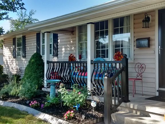 2nd image of 816 Meadow Dr