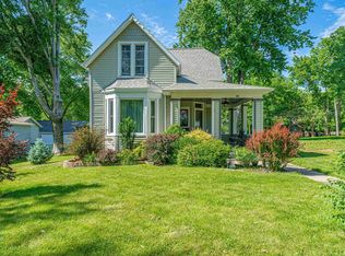 210 9th St, Lincoln, IL 62656