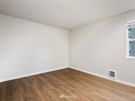 5th image of 6705 204th St SW #101
