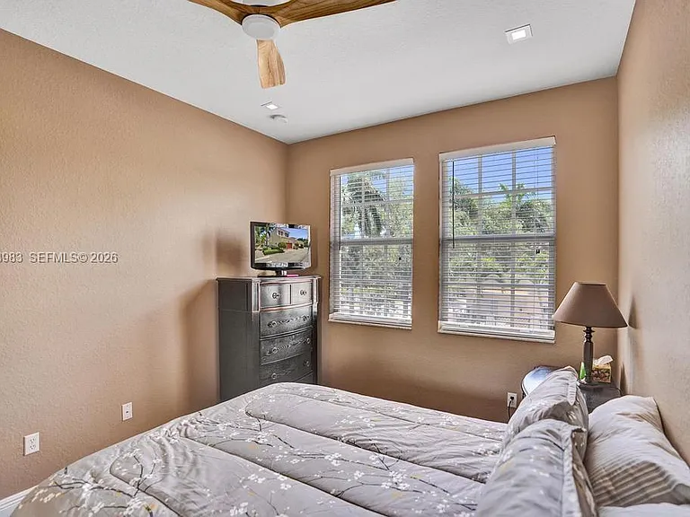 823 NW 82nd Ln — Photo 81