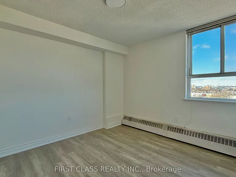 541 Blackthorn Ave #1415 — Photo 22