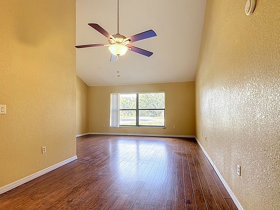 5th image of 2108 Jonathan Ln