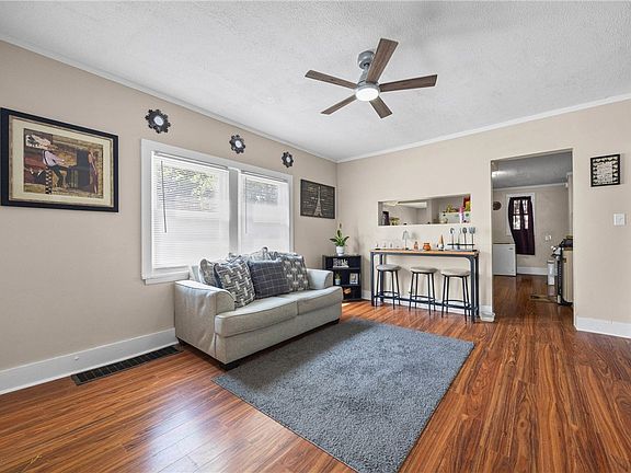 4th image of 193 Myrtle St