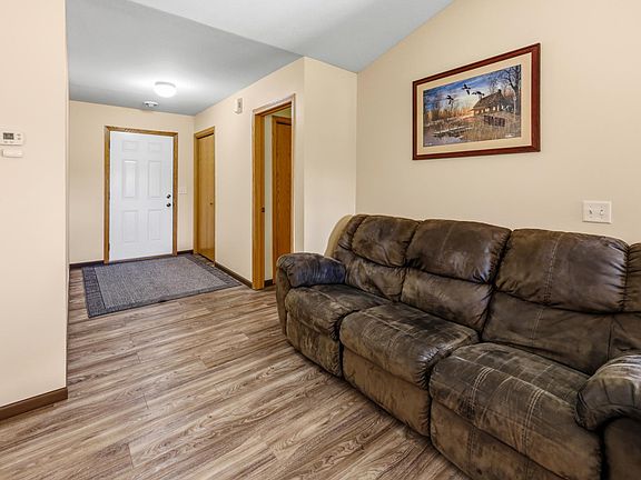 4th image of 141 Boulder Pl