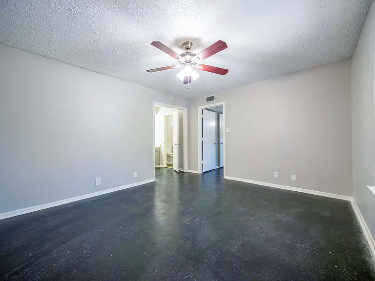 1717 N Locust St — Photo 57