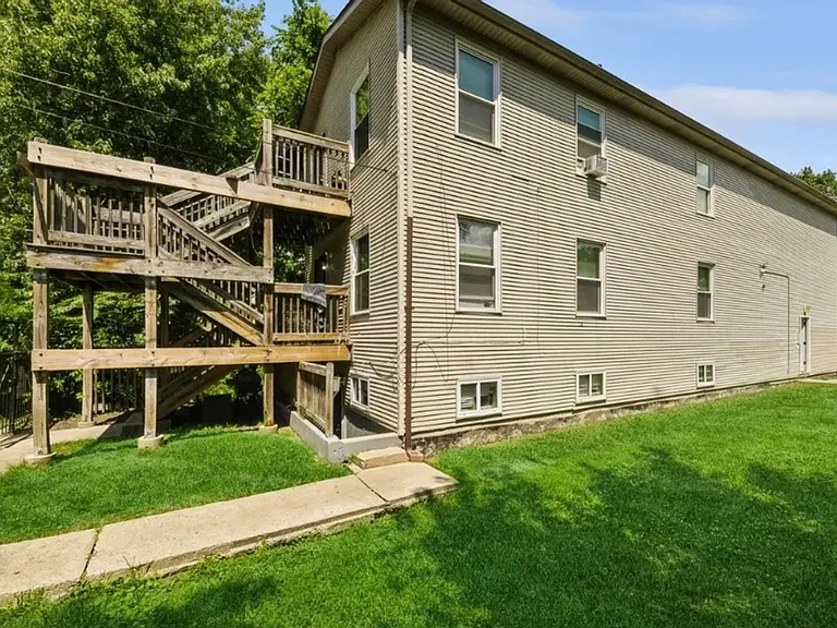 7808 S Greenwood Ave #1 — Photo 2