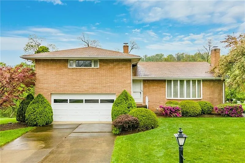 204 Grandview Dr photo 1