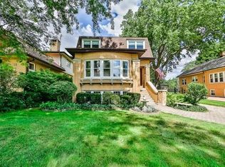 400 Uvedale Rd, Riverside, IL 60546