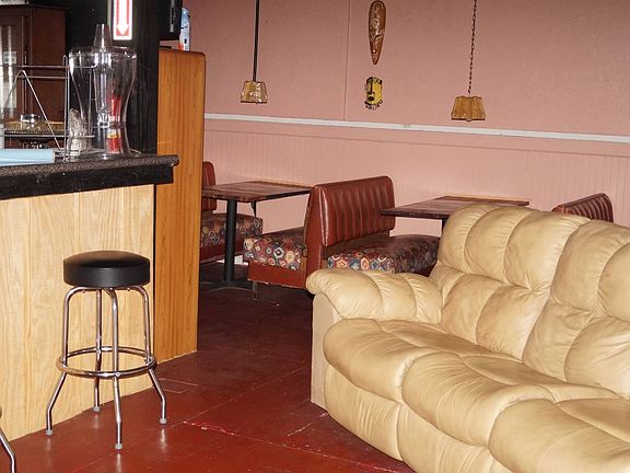 5th image of 223 Commerce St