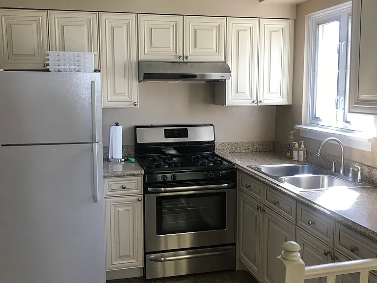 8060 Elmwood St — Photo 3