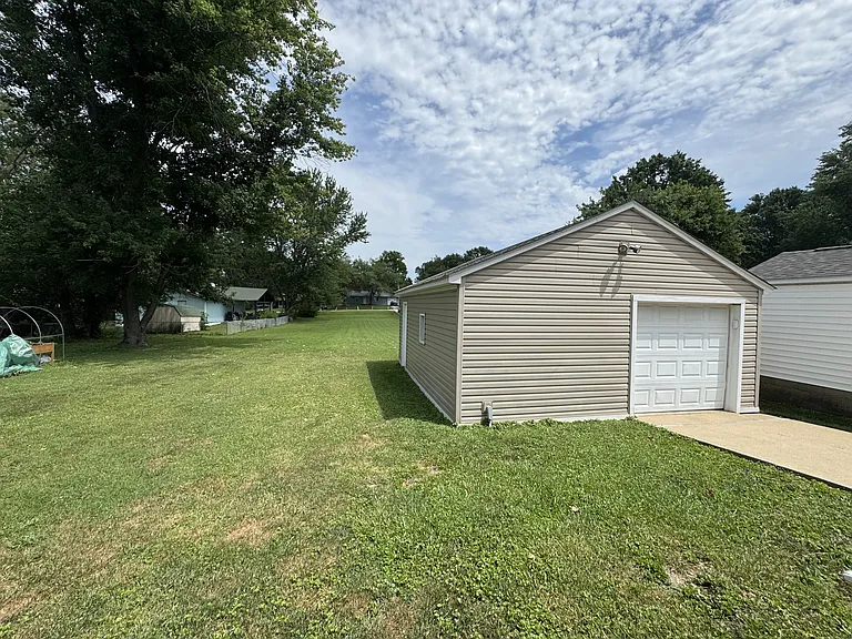 514 Meyer Rd — Photo 12