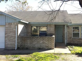 10025 N Suttonwood Dr, Fort Worth, TX 76108
