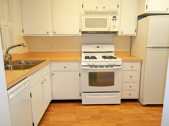 4th image of 6075 Shore Blvd S APT 502