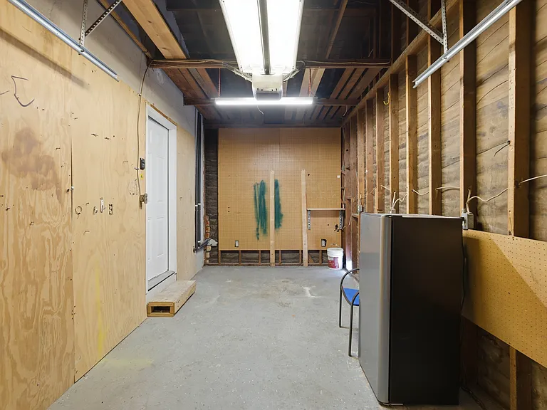 584 N 8th Ave — Photo 27